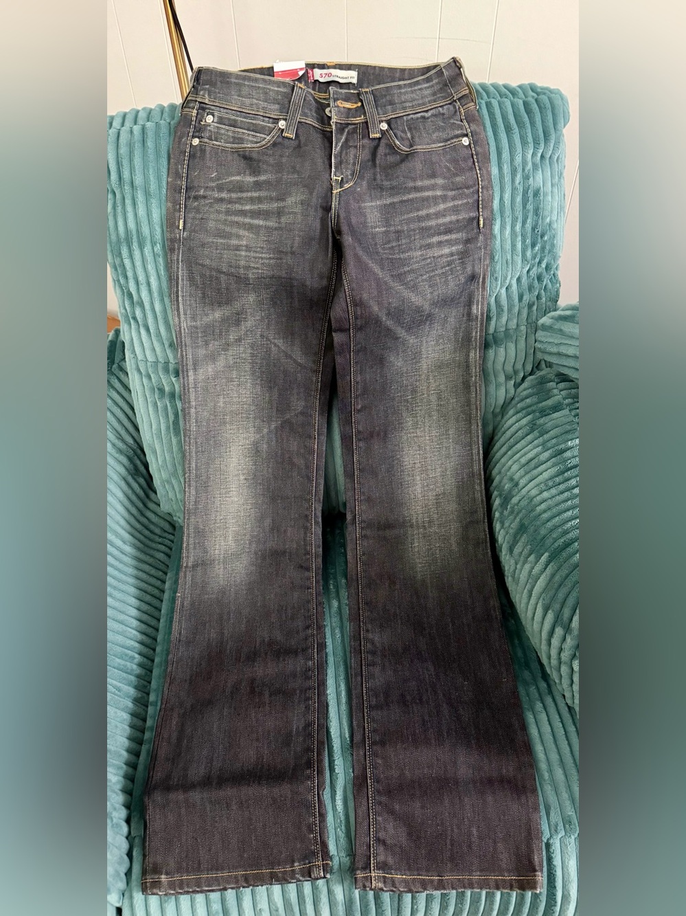 Levi's 570 straight-fit jeans. Size 27x34